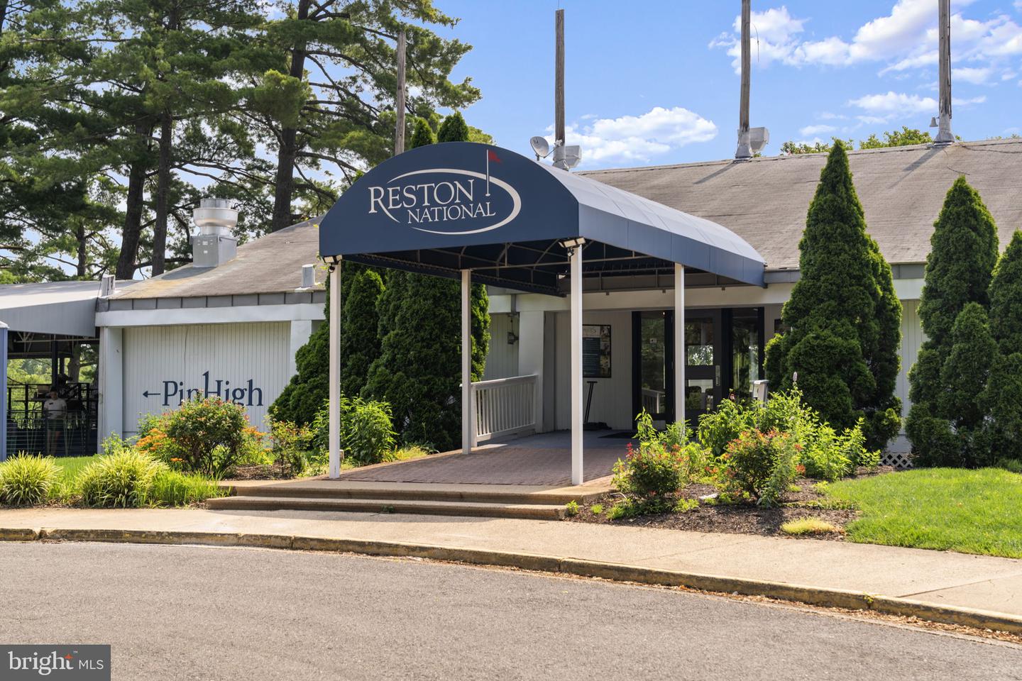 11858 S LAKES CT, RESTON, Virginia 20191, 3 Bedrooms Bedrooms, ,3 BathroomsBathrooms,Residential,For sale,11858 S LAKES CT,VAFX2253694 MLS # VAFX2253694
