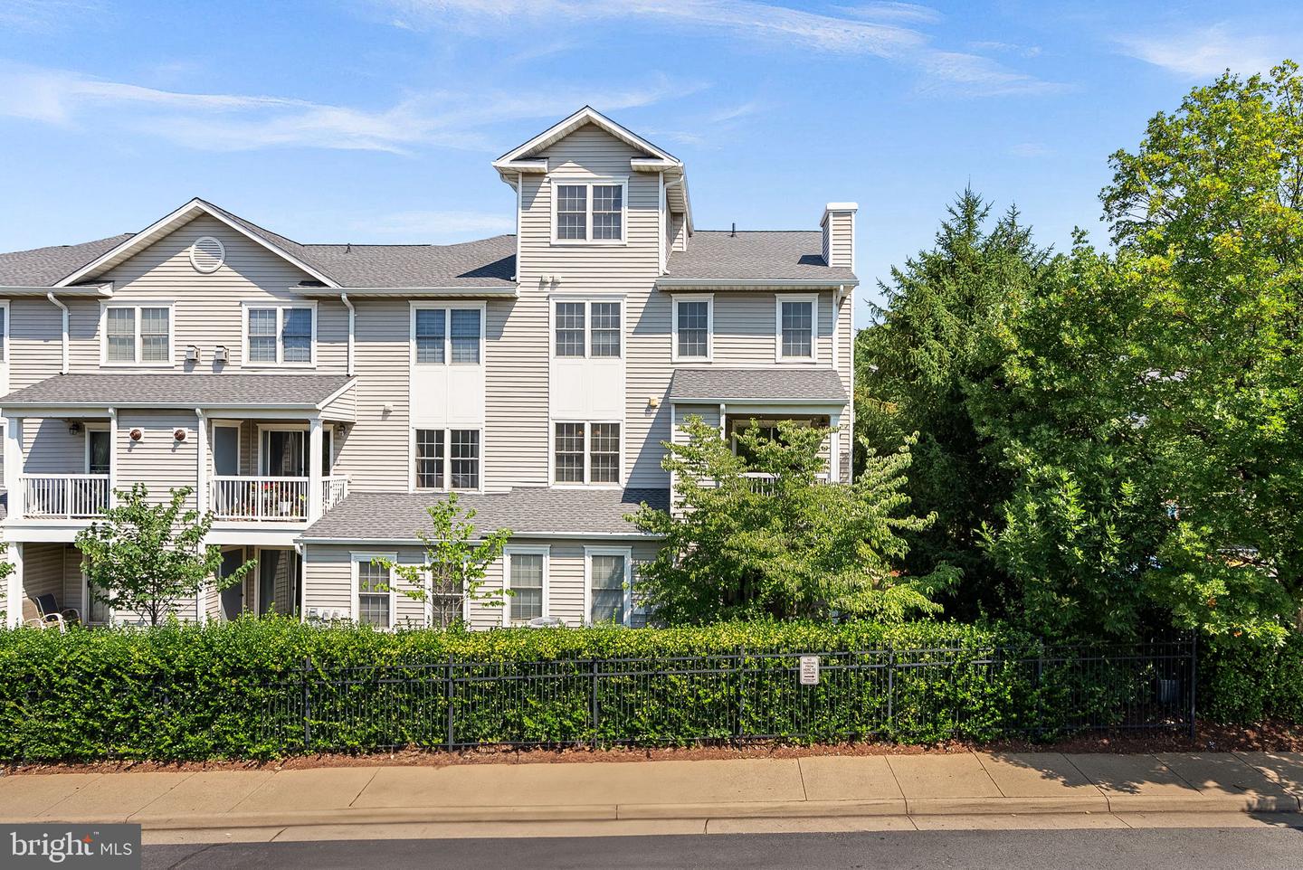 12797 FAIR BRIAR LN, FAIRFAX, Virginia 22033, 3 Bedrooms Bedrooms, ,3 BathroomsBathrooms,Residential,For sale,12797 FAIR BRIAR LN,VAFX2253756 MLS # VAFX2253756