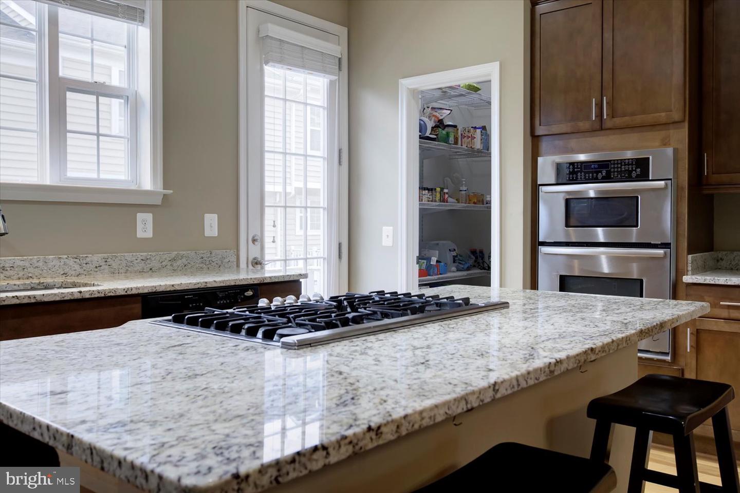 2046 BLUNT LN, ALEXANDRIA, Virginia 22303, 3 Bedrooms Bedrooms, ,3 BathroomsBathrooms,Residential,For sale,2046 BLUNT LN,VAFX2253784 MLS # VAFX2253784