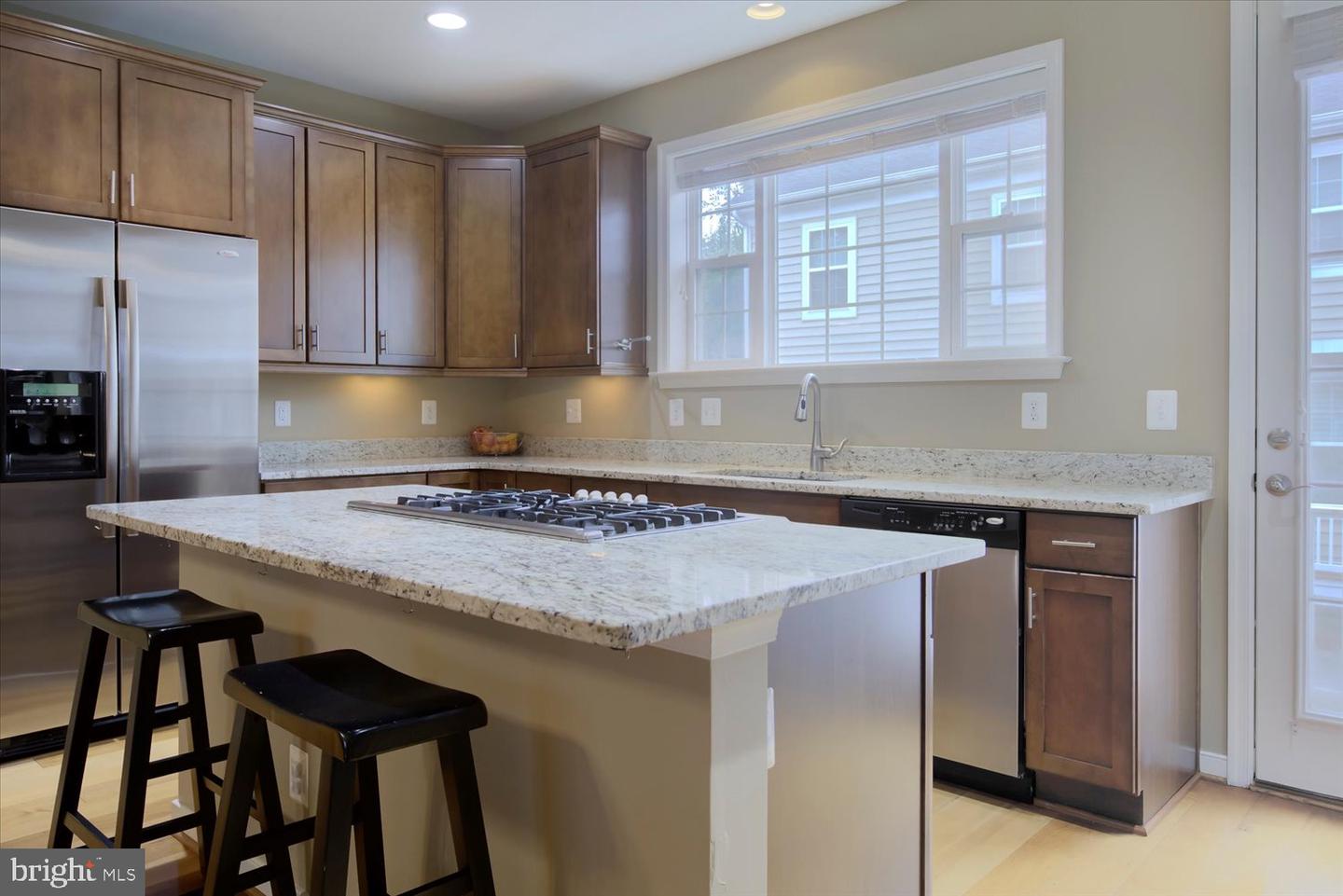 2046 BLUNT LN, ALEXANDRIA, Virginia 22303, 3 Bedrooms Bedrooms, ,3 BathroomsBathrooms,Residential,For sale,2046 BLUNT LN,VAFX2253784 MLS # VAFX2253784