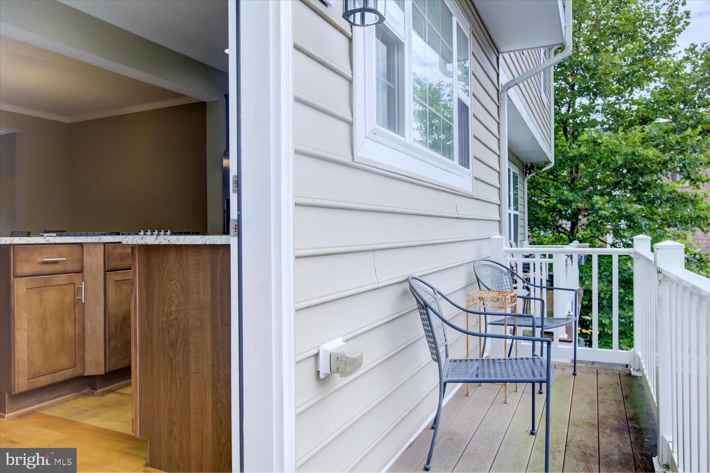 2046 BLUNT LN, ALEXANDRIA, Virginia 22303, 3 Bedrooms Bedrooms, ,3 BathroomsBathrooms,Residential,For sale,2046 BLUNT LN,VAFX2253784 MLS # VAFX2253784
