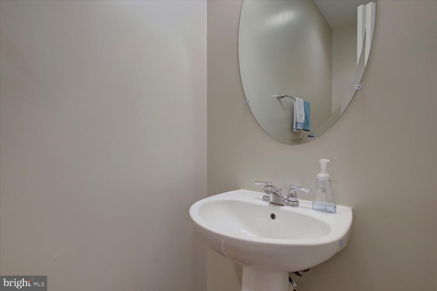 2046 BLUNT LN, ALEXANDRIA, Virginia 22303, 3 Bedrooms Bedrooms, ,3 BathroomsBathrooms,Residential,For sale,2046 BLUNT LN,VAFX2253784 MLS # VAFX2253784