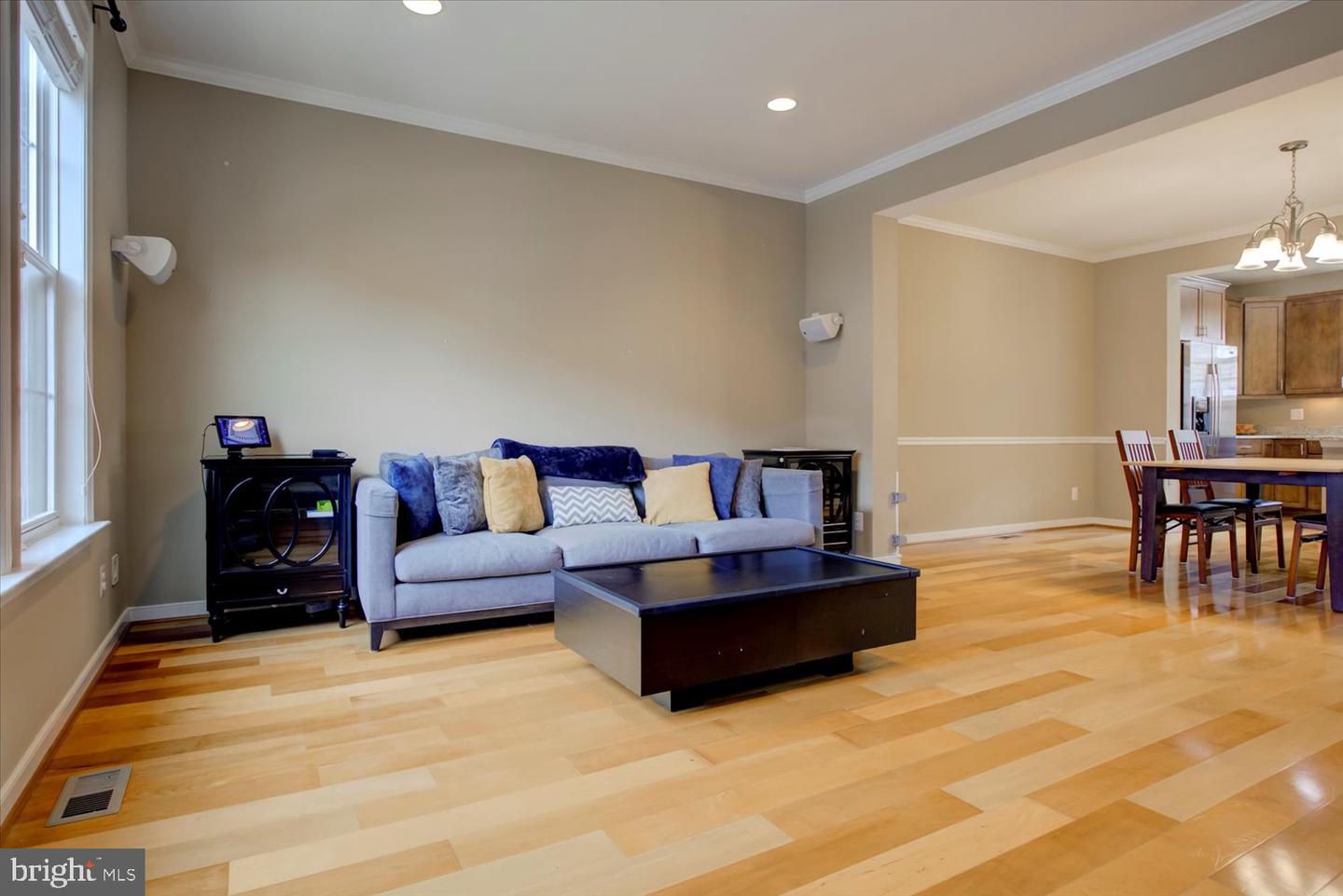 2046 BLUNT LN, ALEXANDRIA, Virginia 22303, 3 Bedrooms Bedrooms, ,3 BathroomsBathrooms,Residential,For sale,2046 BLUNT LN,VAFX2253784 MLS # VAFX2253784