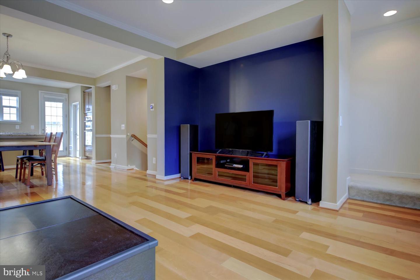 2046 BLUNT LN, ALEXANDRIA, Virginia 22303, 3 Bedrooms Bedrooms, ,3 BathroomsBathrooms,Residential,For sale,2046 BLUNT LN,VAFX2253784 MLS # VAFX2253784