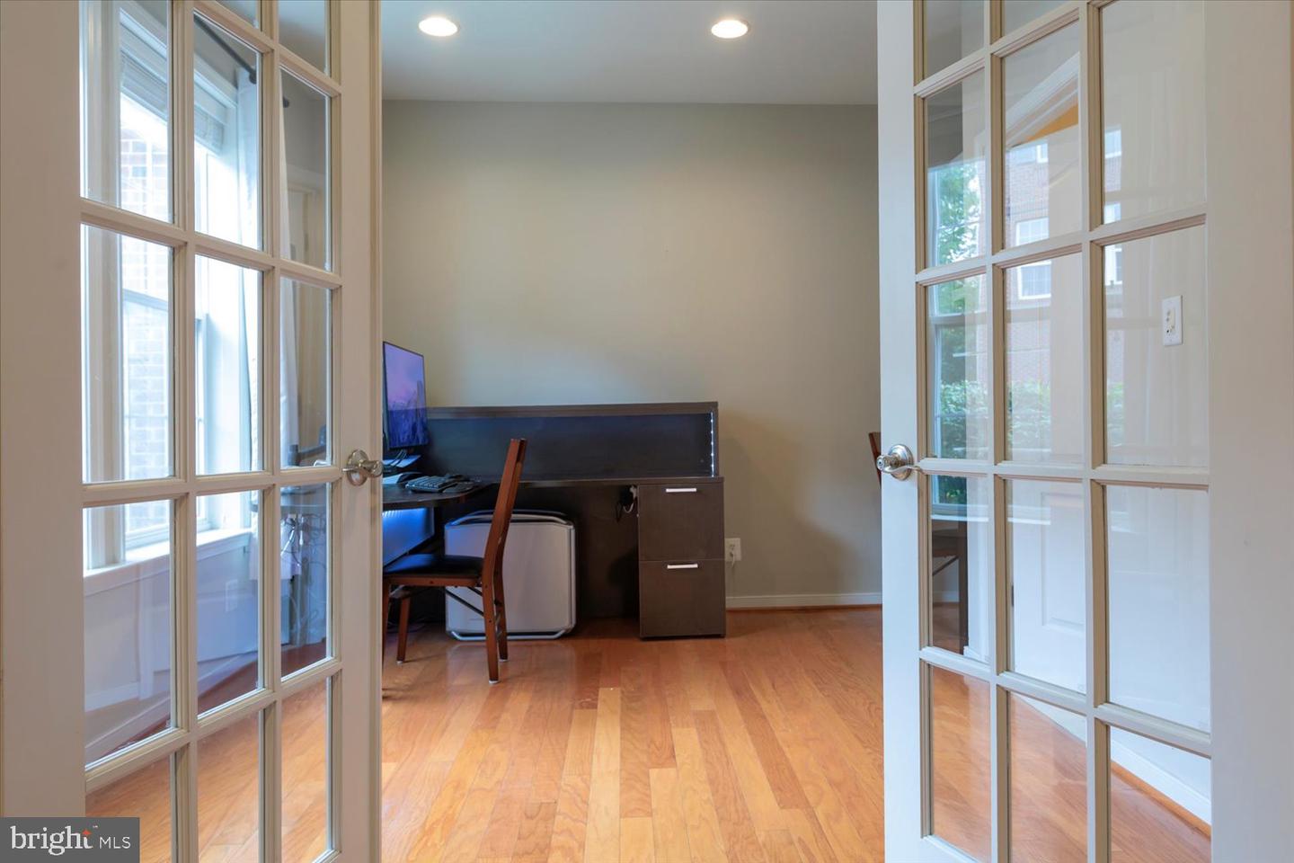 2046 BLUNT LN, ALEXANDRIA, Virginia 22303, 3 Bedrooms Bedrooms, ,3 BathroomsBathrooms,Residential,For sale,2046 BLUNT LN,VAFX2253784 MLS # VAFX2253784