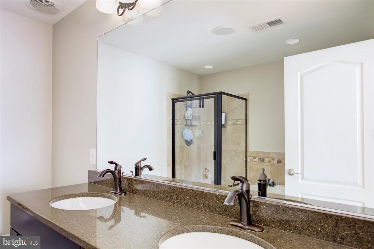 2046 BLUNT LN, ALEXANDRIA, Virginia 22303, 3 Bedrooms Bedrooms, ,3 BathroomsBathrooms,Residential,For sale,2046 BLUNT LN,VAFX2253784 MLS # VAFX2253784