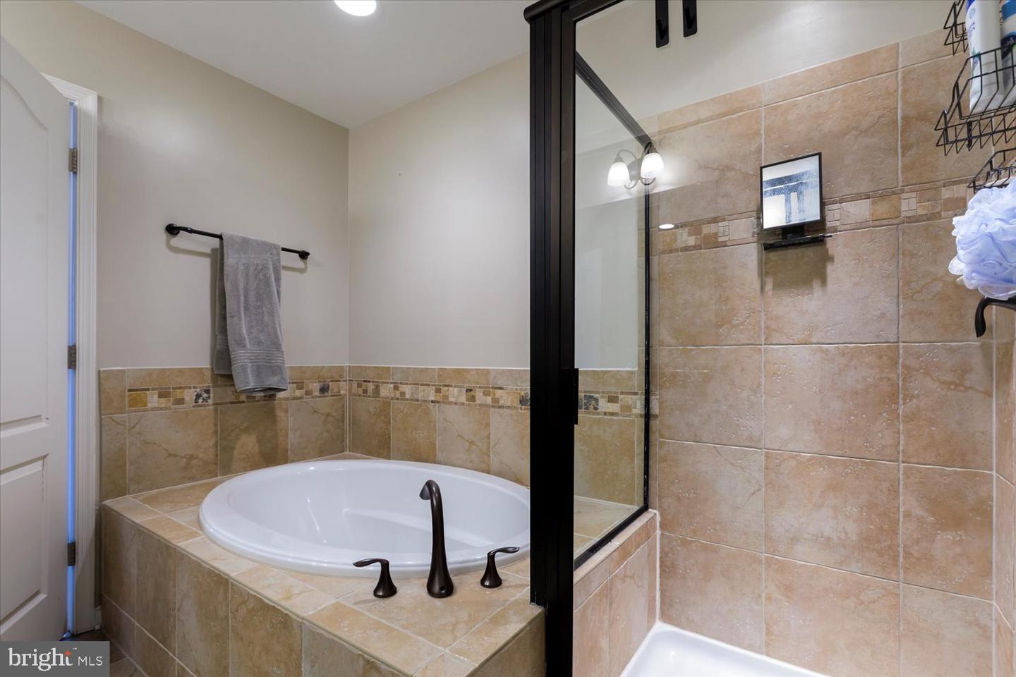 2046 BLUNT LN, ALEXANDRIA, Virginia 22303, 3 Bedrooms Bedrooms, ,3 BathroomsBathrooms,Residential,For sale,2046 BLUNT LN,VAFX2253784 MLS # VAFX2253784