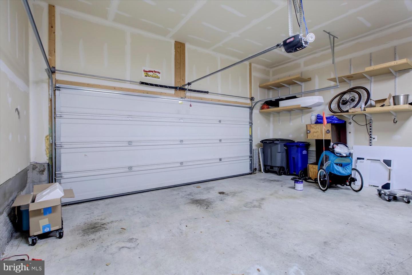 2046 BLUNT LN, ALEXANDRIA, Virginia 22303, 3 Bedrooms Bedrooms, ,3 BathroomsBathrooms,Residential,For sale,2046 BLUNT LN,VAFX2253784 MLS # VAFX2253784