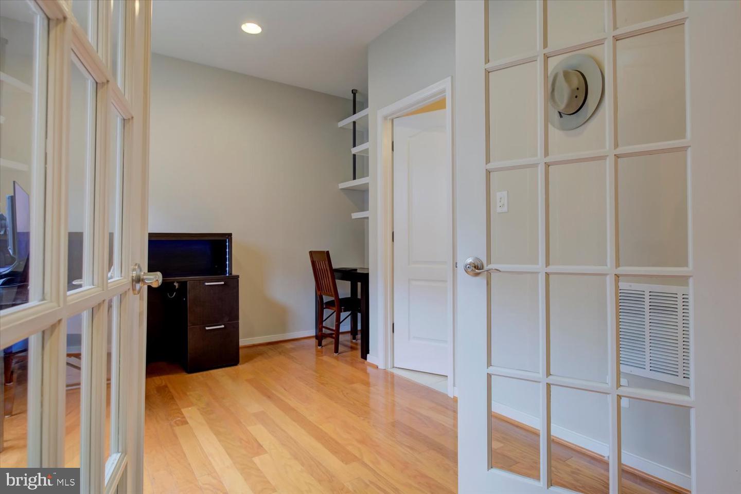 2046 BLUNT LN, ALEXANDRIA, Virginia 22303, 3 Bedrooms Bedrooms, ,3 BathroomsBathrooms,Residential,For sale,2046 BLUNT LN,VAFX2253784 MLS # VAFX2253784