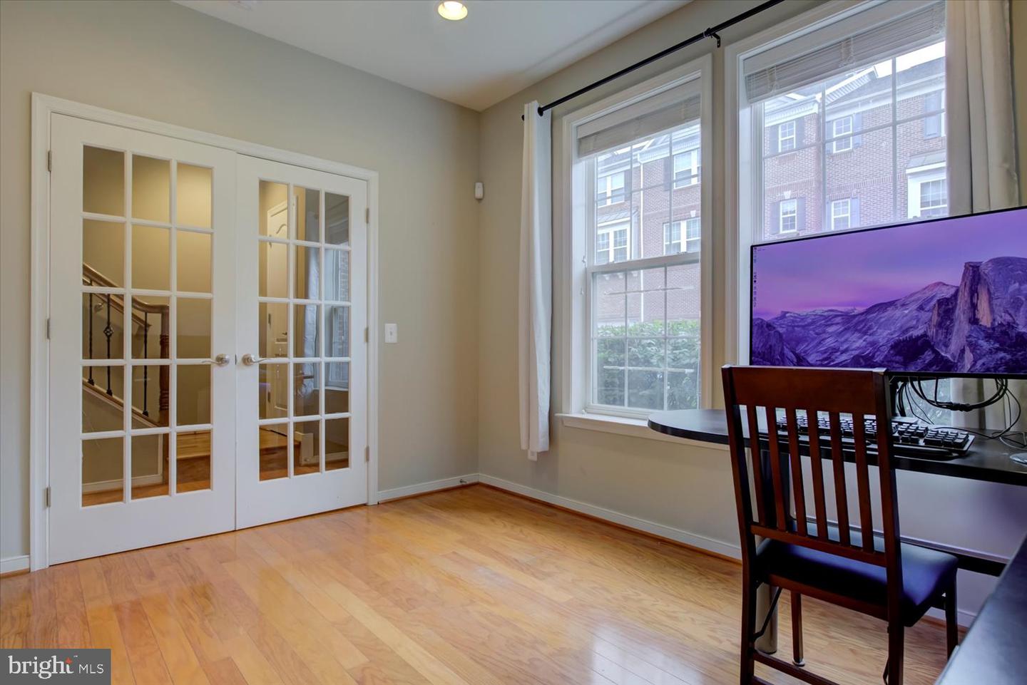 2046 BLUNT LN, ALEXANDRIA, Virginia 22303, 3 Bedrooms Bedrooms, ,3 BathroomsBathrooms,Residential,For sale,2046 BLUNT LN,VAFX2253784 MLS # VAFX2253784