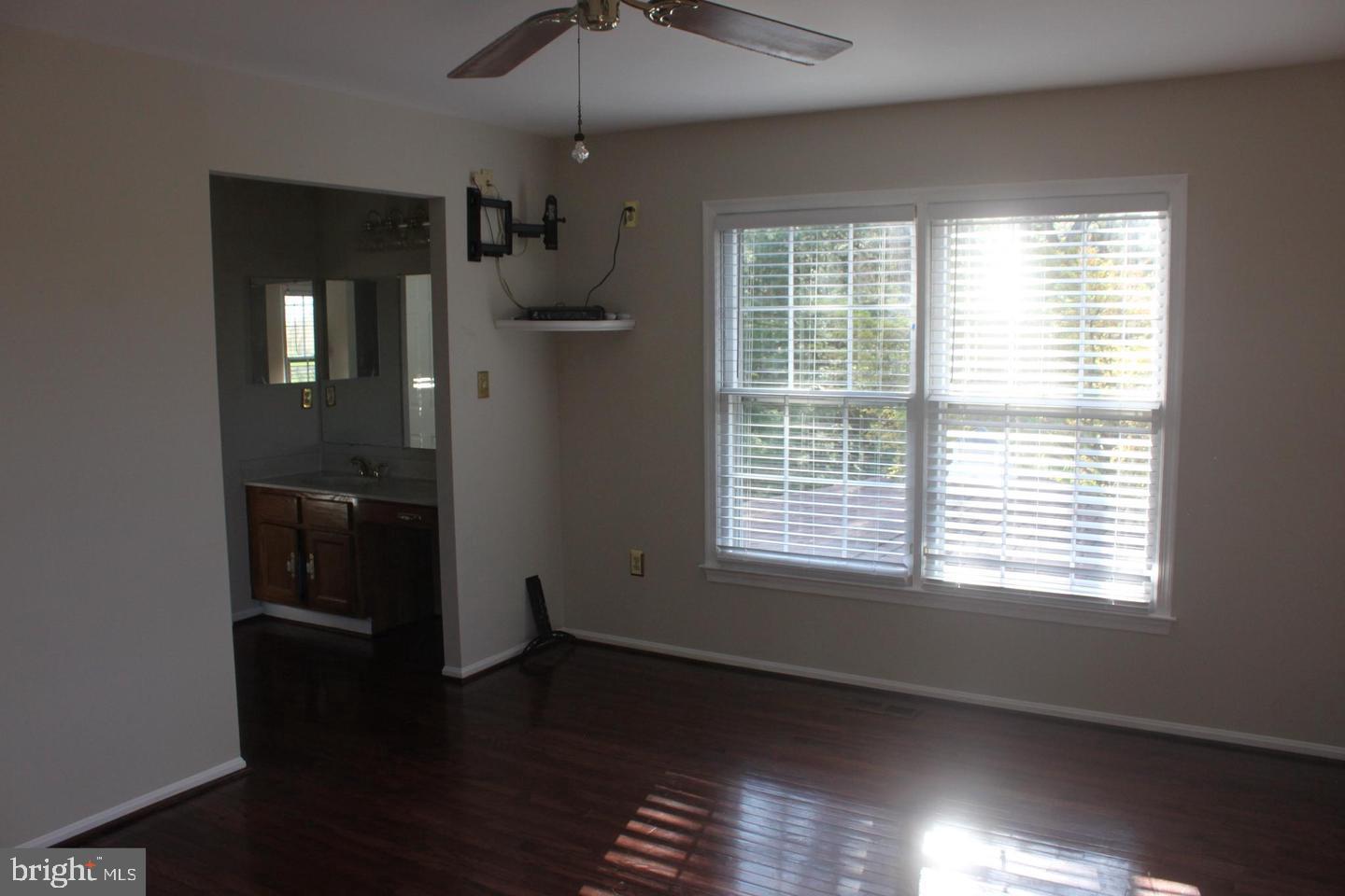 13310 POINT RIDER LN, HERNDON, Virginia 20171, 5 Bedrooms Bedrooms, ,3 BathroomsBathrooms,Residential,For sale,13310 POINT RIDER LN,VAFX2254168 MLS # VAFX2254168