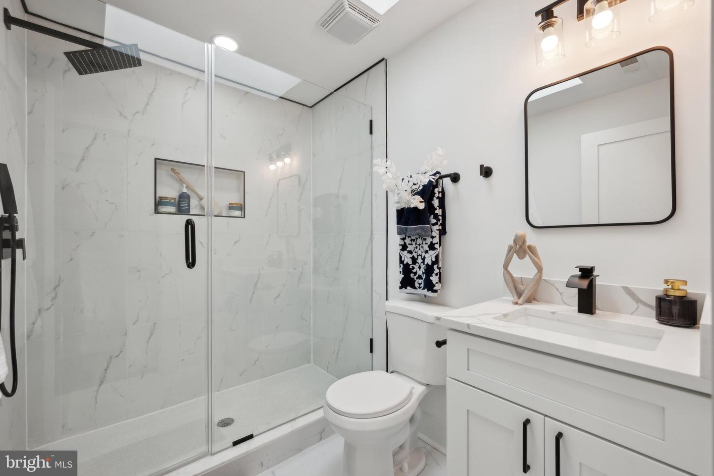 1507 ERIE ST SE, WASHINGTON, District Of Columbia 20020, 4 Bedrooms Bedrooms, 9 Rooms Rooms,4 BathroomsBathrooms,Residential,For sale,1507 ERIE ST SE,DCDC2209414 MLS # DCDC2209414