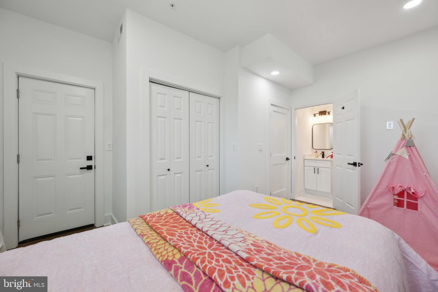 1507 ERIE ST SE, WASHINGTON, District Of Columbia 20020, 4 Bedrooms Bedrooms, 9 Rooms Rooms,4 BathroomsBathrooms,Residential,For sale,1507 ERIE ST SE,DCDC2209414 MLS # DCDC2209414