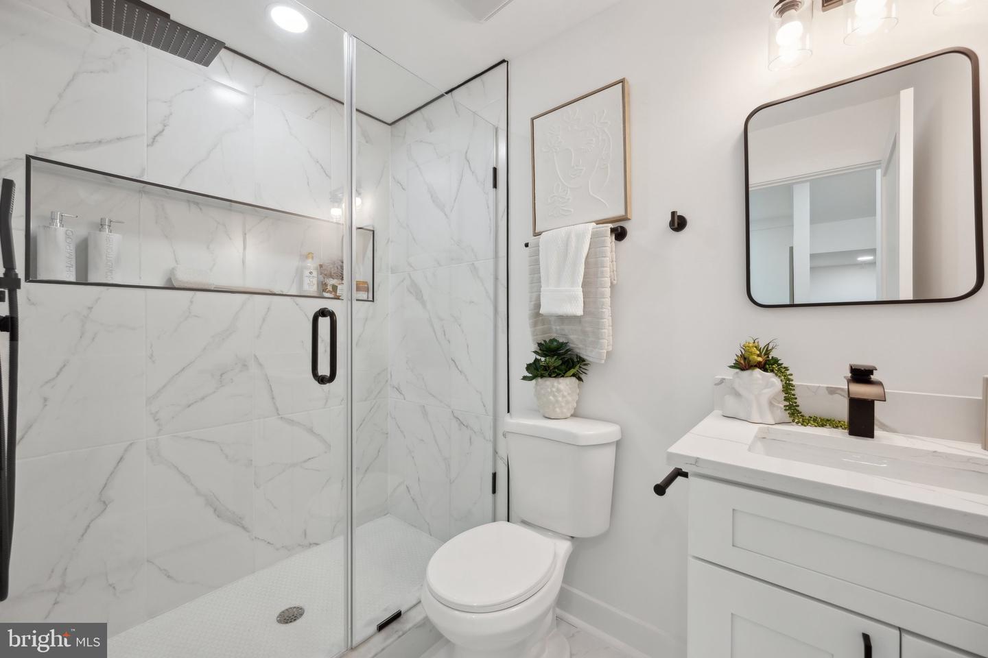 1507 ERIE ST SE, WASHINGTON, District Of Columbia 20020, 4 Bedrooms Bedrooms, 9 Rooms Rooms,4 BathroomsBathrooms,Residential,For sale,1507 ERIE ST SE,DCDC2209414 MLS # DCDC2209414