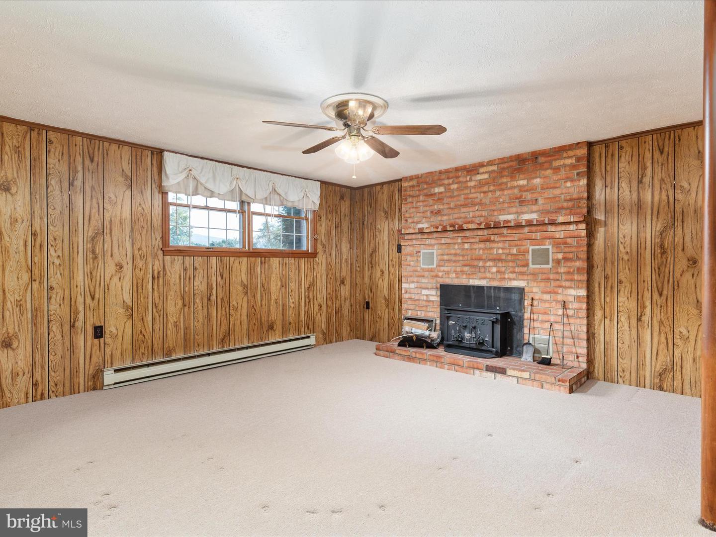 412 HENRY DR, WOODSTOCK, Virginia 22664, 3 Bedrooms Bedrooms, ,3 BathroomsBathrooms,Residential,For sale,412 HENRY DR,VASH2011942 MLS # VASH2011942
