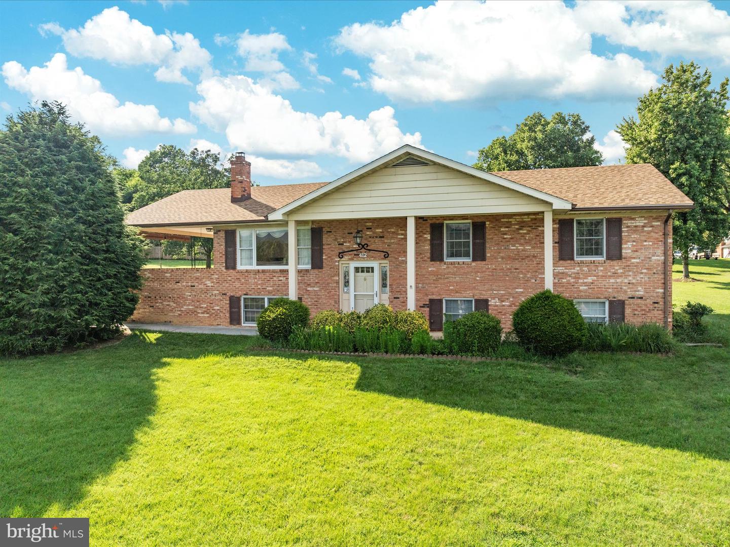 412 HENRY DR, WOODSTOCK, Virginia 22664, 3 Bedrooms Bedrooms, ,3 BathroomsBathrooms,Residential,For sale,412 HENRY DR,VASH2011942 MLS # VASH2011942