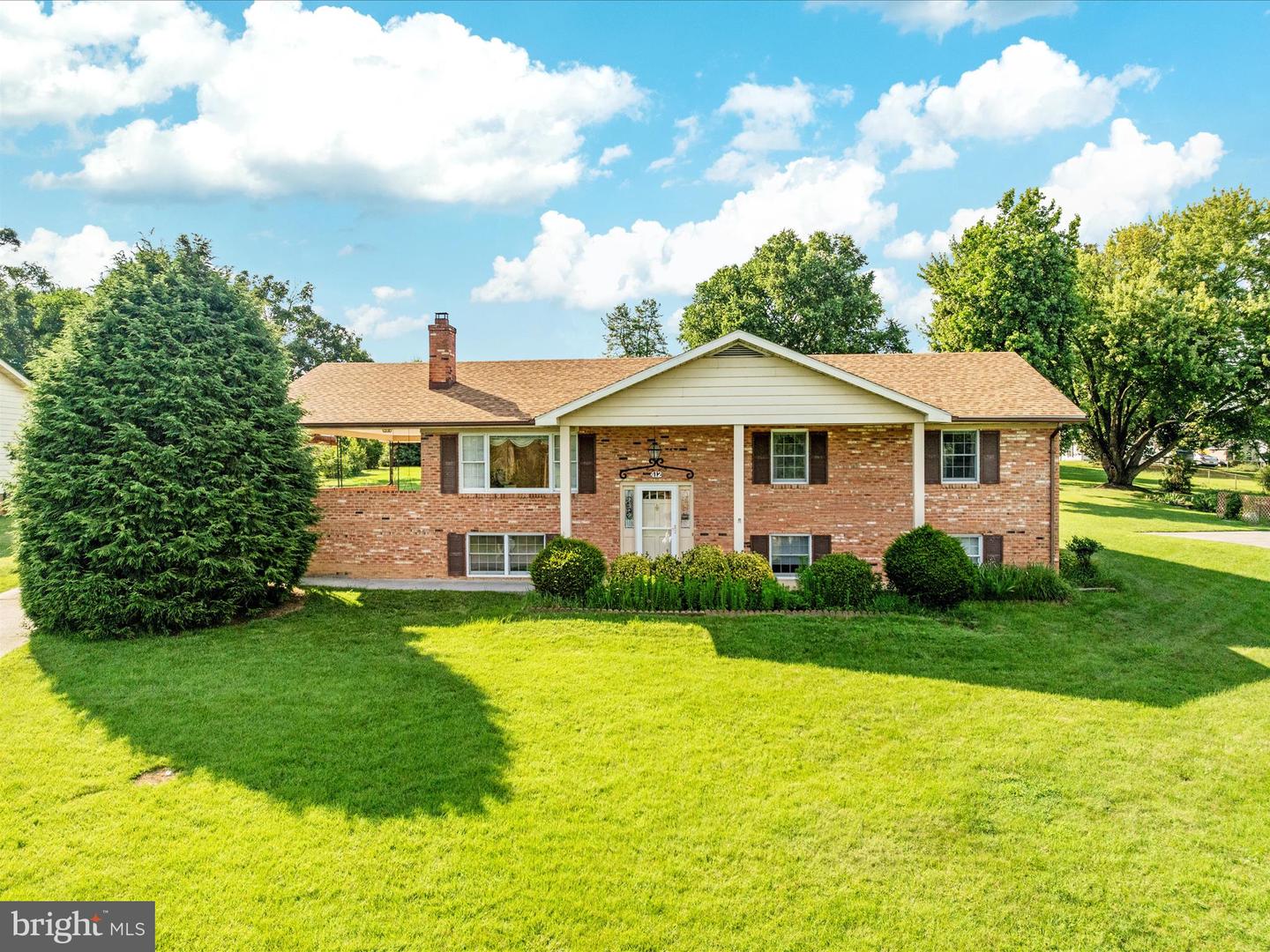 412 HENRY DR, WOODSTOCK, Virginia 22664, 3 Bedrooms Bedrooms, ,3 BathroomsBathrooms,Residential,For sale,412 HENRY DR,VASH2011942 MLS # VASH2011942