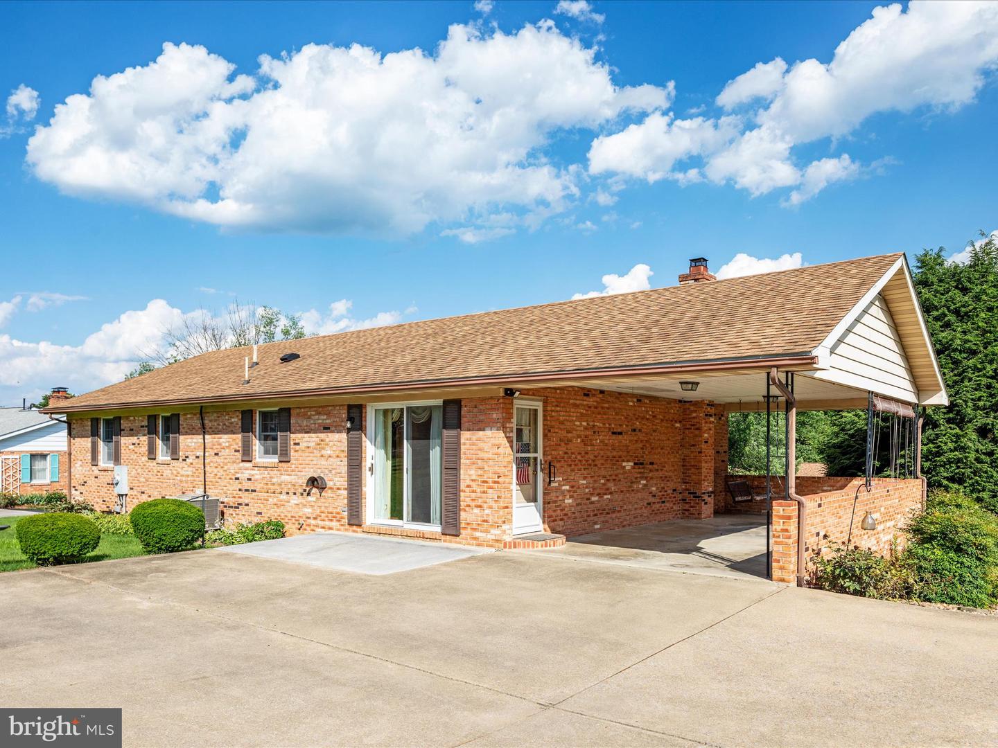 412 HENRY DR, WOODSTOCK, Virginia 22664, 3 Bedrooms Bedrooms, ,3 BathroomsBathrooms,Residential,For sale,412 HENRY DR,VASH2011942 MLS # VASH2011942