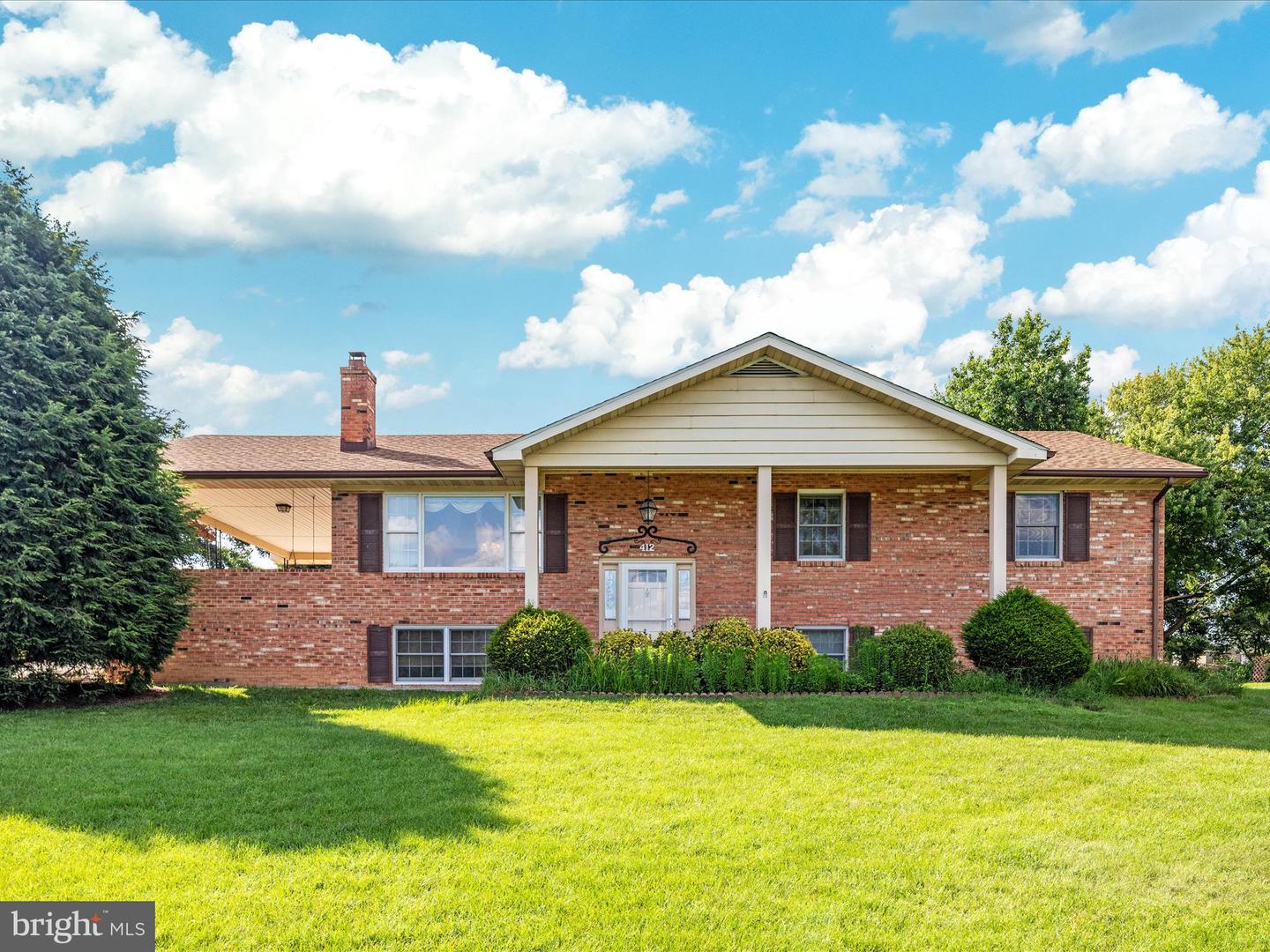 412 HENRY DR, WOODSTOCK, Virginia 22664, 3 Bedrooms Bedrooms, ,3 BathroomsBathrooms,Residential,For sale,412 HENRY DR,VASH2011942 MLS # VASH2011942