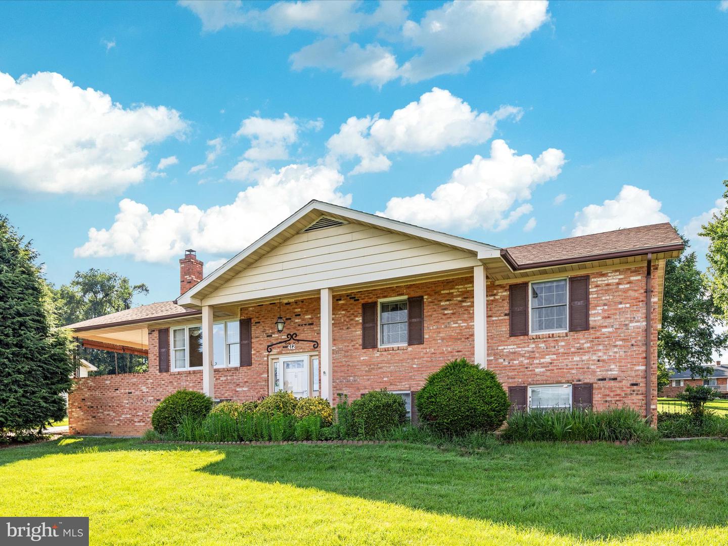 412 HENRY DR, WOODSTOCK, Virginia 22664, 3 Bedrooms Bedrooms, ,3 BathroomsBathrooms,Residential,For sale,412 HENRY DR,VASH2011942 MLS # VASH2011942