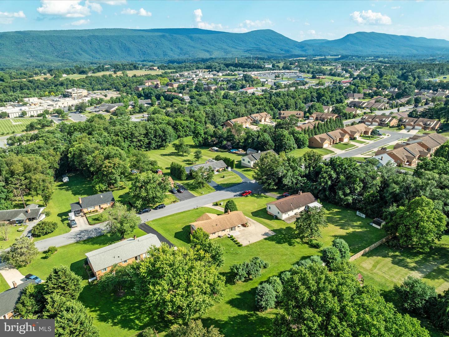 412 HENRY DR, WOODSTOCK, Virginia 22664, 3 Bedrooms Bedrooms, ,3 BathroomsBathrooms,Residential,For sale,412 HENRY DR,VASH2011942 MLS # VASH2011942