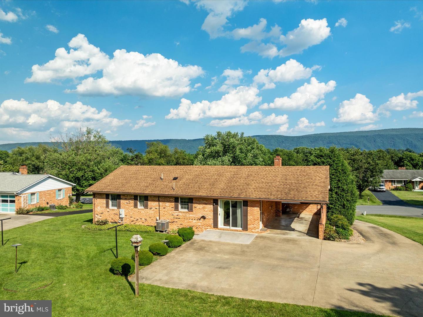 412 HENRY DR, WOODSTOCK, Virginia 22664, 3 Bedrooms Bedrooms, ,3 BathroomsBathrooms,Residential,For sale,412 HENRY DR,VASH2011942 MLS # VASH2011942