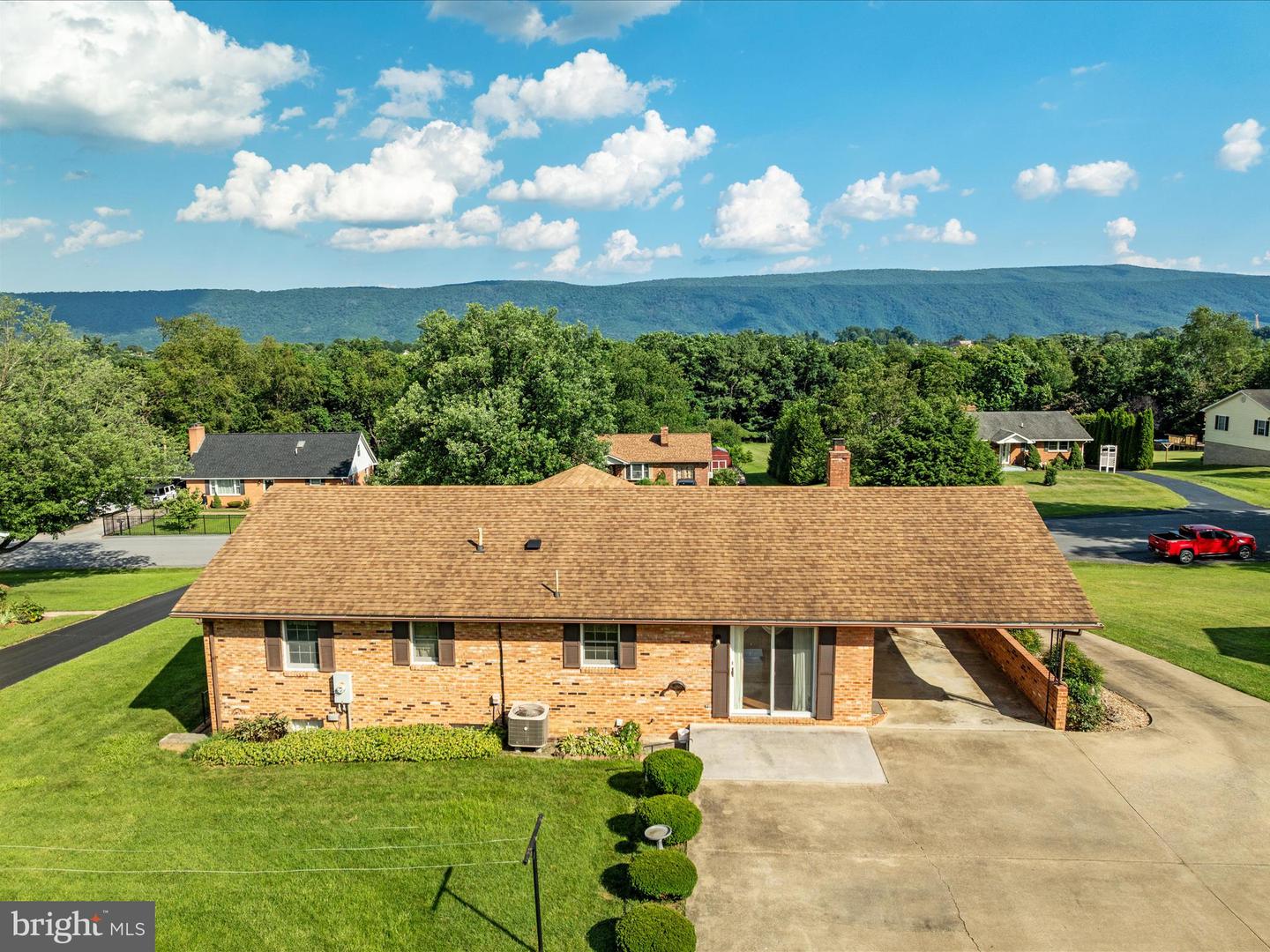 412 HENRY DR, WOODSTOCK, Virginia 22664, 3 Bedrooms Bedrooms, ,3 BathroomsBathrooms,Residential,For sale,412 HENRY DR,VASH2011942 MLS # VASH2011942