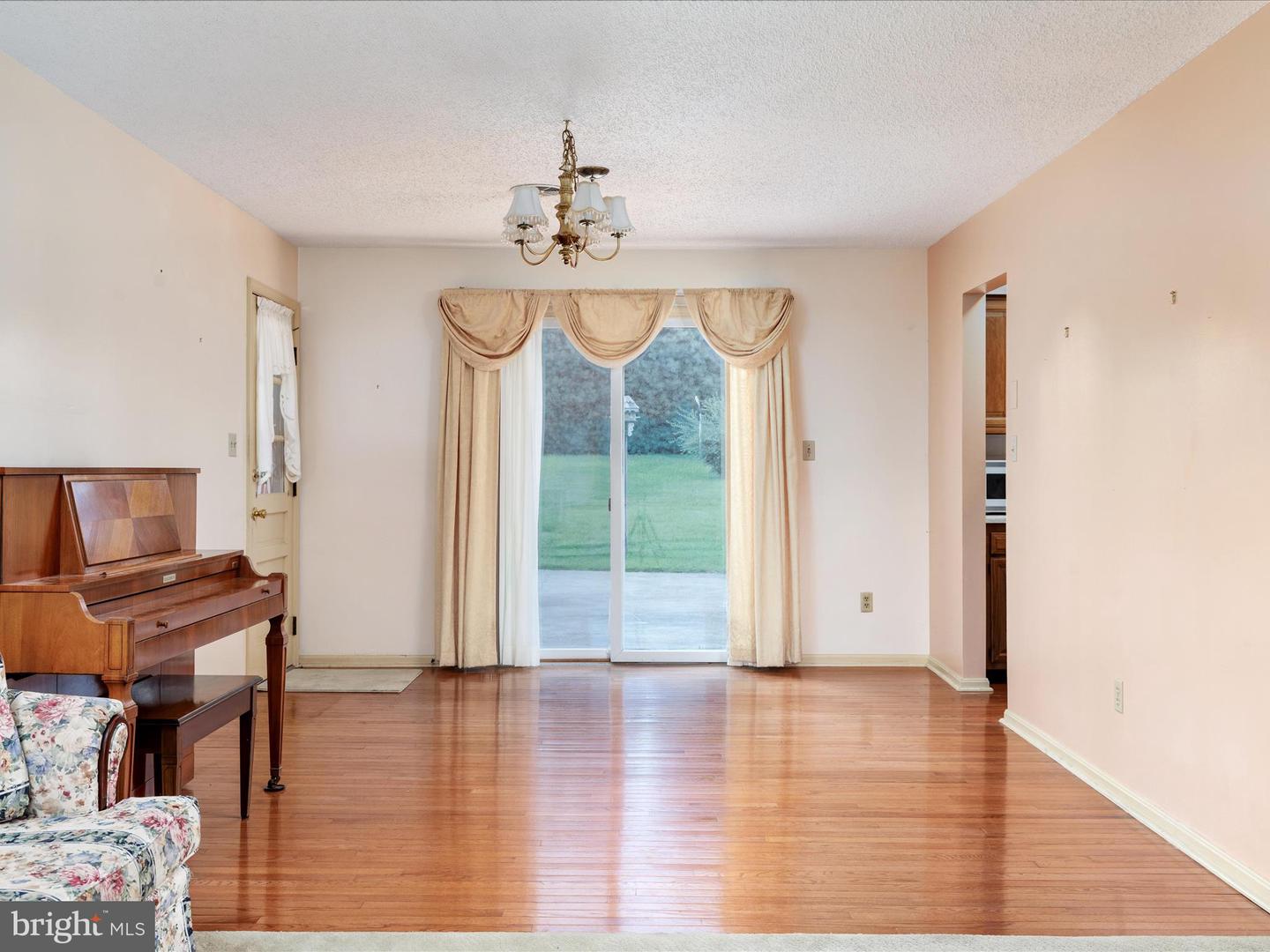 412 HENRY DR, WOODSTOCK, Virginia 22664, 3 Bedrooms Bedrooms, ,3 BathroomsBathrooms,Residential,For sale,412 HENRY DR,VASH2011942 MLS # VASH2011942