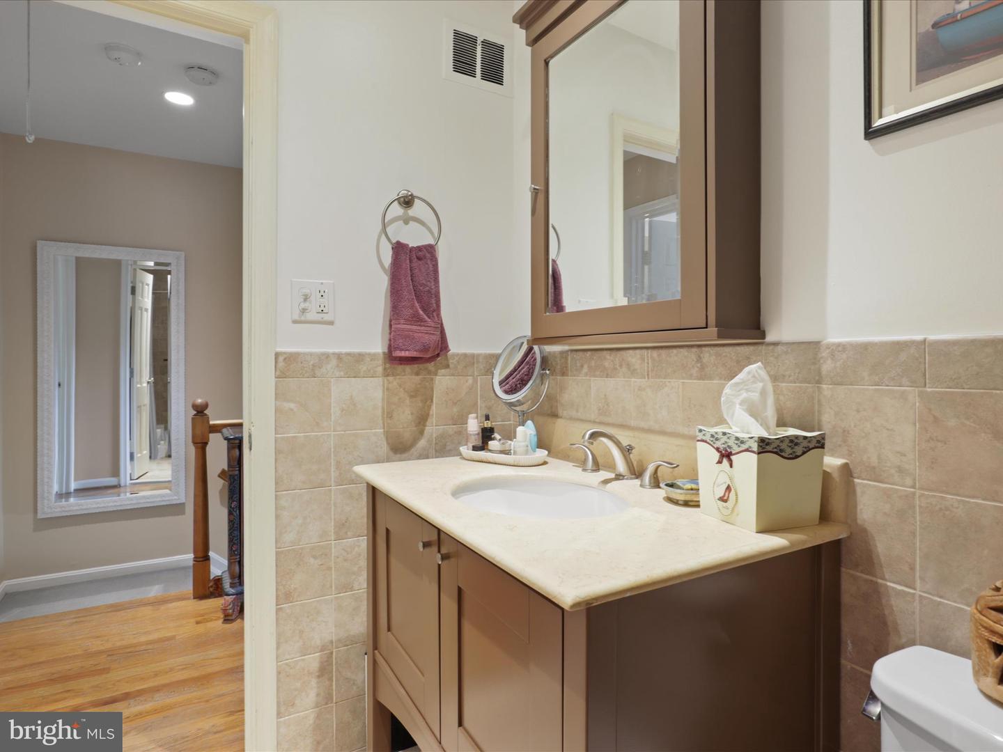 610 S ROYAL ST, ALEXANDRIA, Virginia 22314, 2 Bedrooms Bedrooms, ,2 BathroomsBathrooms,Residential,For sale,610 S ROYAL ST,VAAX2047286 MLS # VAAX2047286