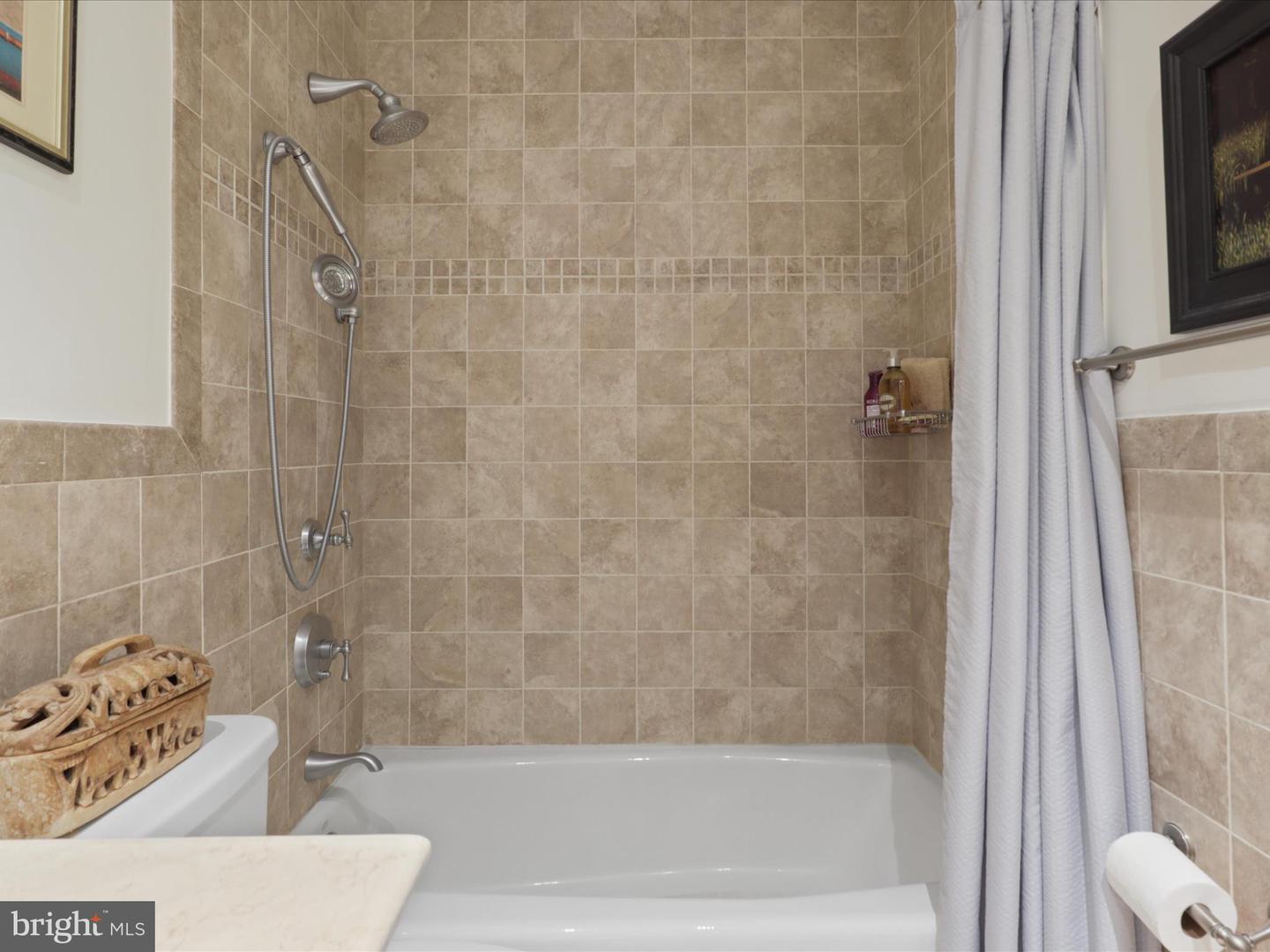 610 S ROYAL ST, ALEXANDRIA, Virginia 22314, 2 Bedrooms Bedrooms, ,2 BathroomsBathrooms,Residential,For sale,610 S ROYAL ST,VAAX2047286 MLS # VAAX2047286