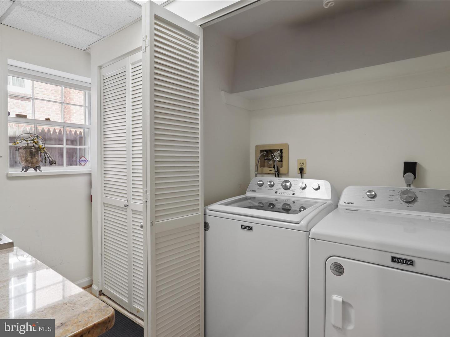 610 S ROYAL ST, ALEXANDRIA, Virginia 22314, 2 Bedrooms Bedrooms, ,2 BathroomsBathrooms,Residential,For sale,610 S ROYAL ST,VAAX2047286 MLS # VAAX2047286