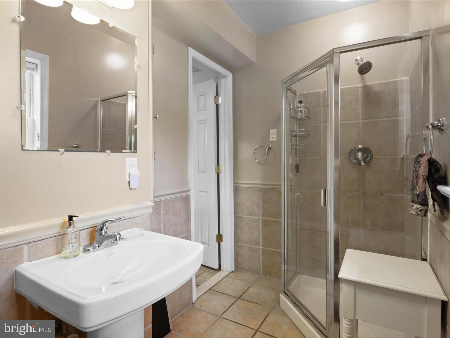 610 S ROYAL ST, ALEXANDRIA, Virginia 22314, 2 Bedrooms Bedrooms, ,2 BathroomsBathrooms,Residential,For sale,610 S ROYAL ST,VAAX2047286 MLS # VAAX2047286