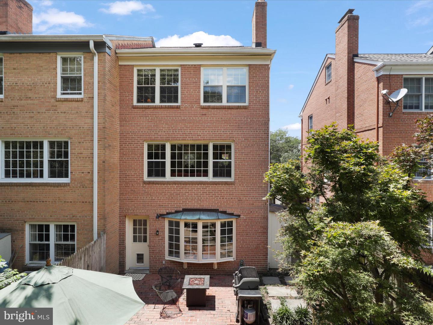610 S ROYAL ST, ALEXANDRIA, Virginia 22314, 2 Bedrooms Bedrooms, ,2 BathroomsBathrooms,Residential,For sale,610 S ROYAL ST,VAAX2047286 MLS # VAAX2047286