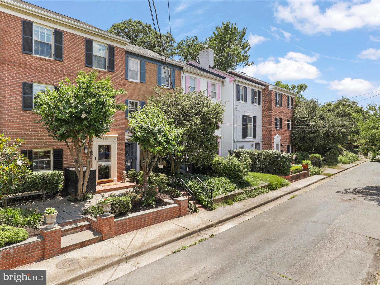 610 S ROYAL ST, ALEXANDRIA, Virginia 22314, 2 Bedrooms Bedrooms, ,2 BathroomsBathrooms,Residential,For sale,610 S ROYAL ST,VAAX2047286 MLS # VAAX2047286