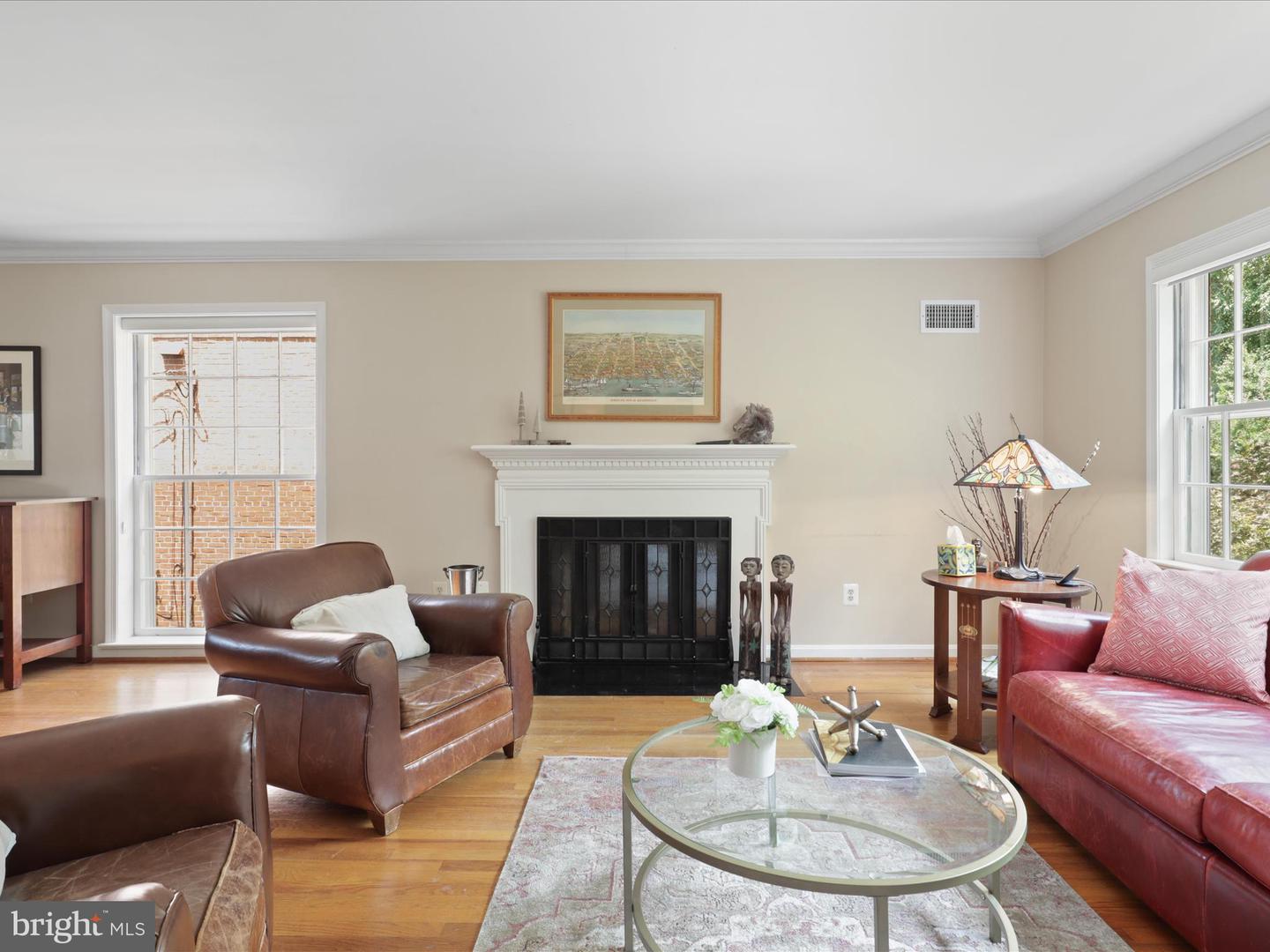 610 S ROYAL ST, ALEXANDRIA, Virginia 22314, 2 Bedrooms Bedrooms, ,2 BathroomsBathrooms,Residential,For sale,610 S ROYAL ST,VAAX2047286 MLS # VAAX2047286
