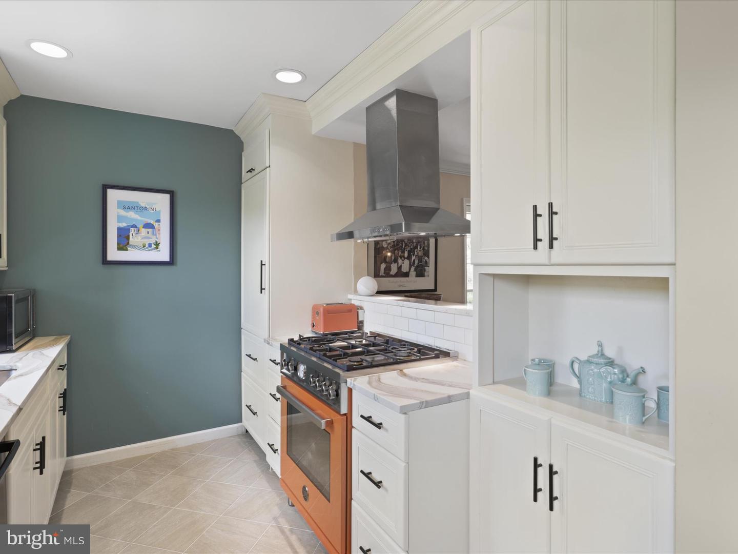 610 S ROYAL ST, ALEXANDRIA, Virginia 22314, 2 Bedrooms Bedrooms, ,2 BathroomsBathrooms,Residential,For sale,610 S ROYAL ST,VAAX2047286 MLS # VAAX2047286