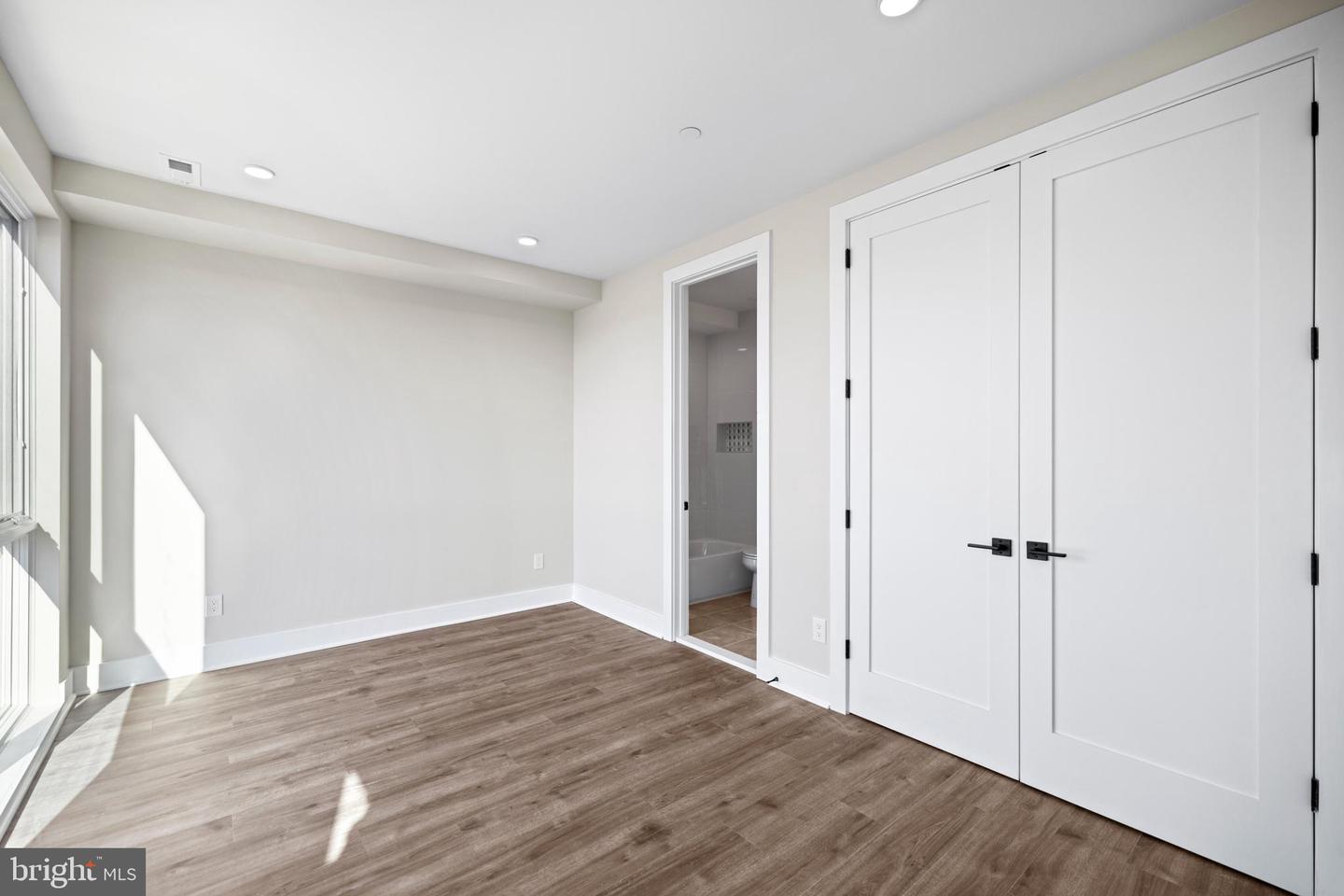 824 18TH ST NE #303, WASHINGTON, District Of Columbia 20002, 1 Bedroom Bedrooms, ,1 BathroomBathrooms,Residential,For sale,824 18TH ST NE #303,DCDC2209440 MLS # DCDC2209440