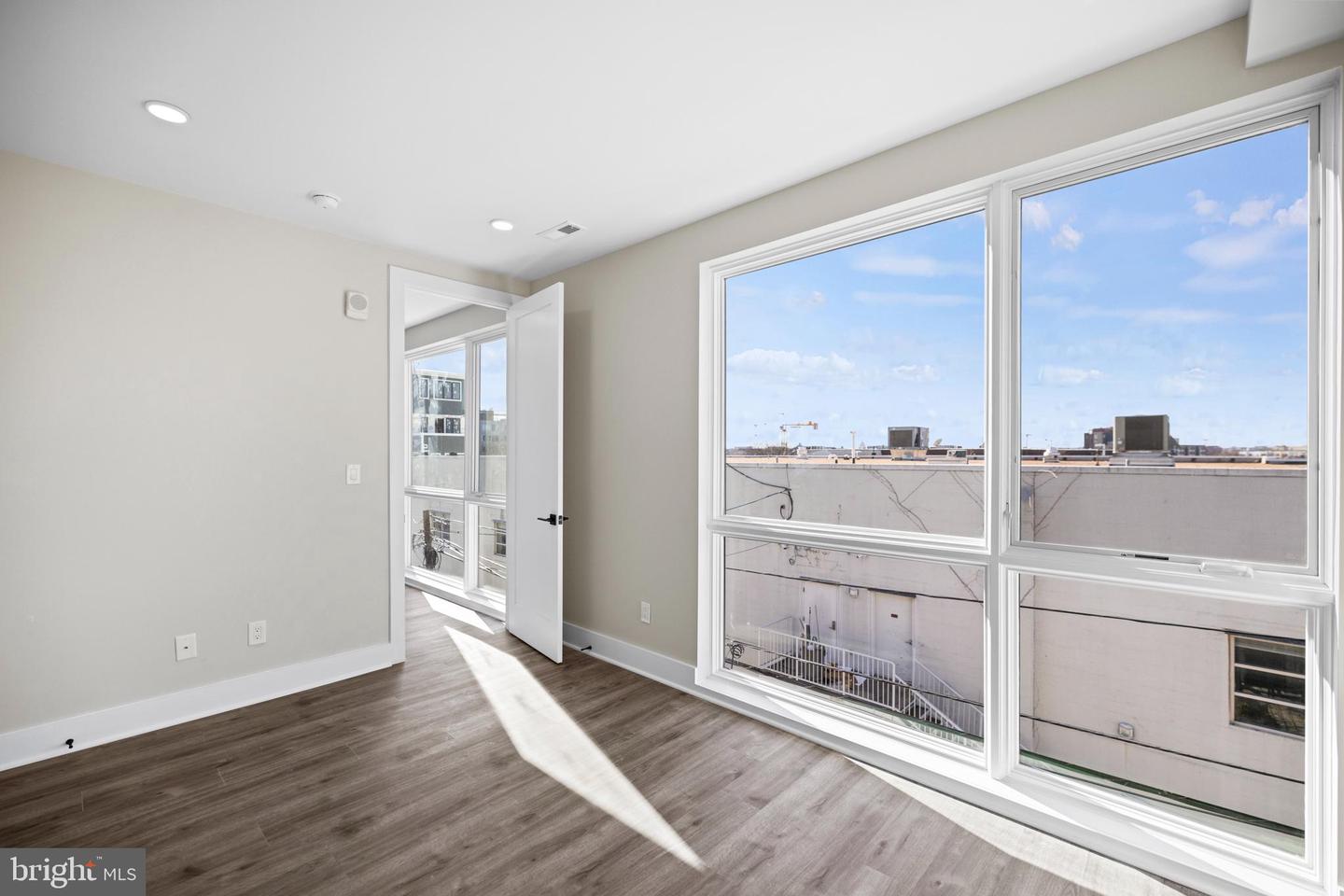 824 18TH ST NE #303, WASHINGTON, District Of Columbia 20002, 1 Bedroom Bedrooms, ,1 BathroomBathrooms,Residential,For sale,824 18TH ST NE #303,DCDC2209440 MLS # DCDC2209440