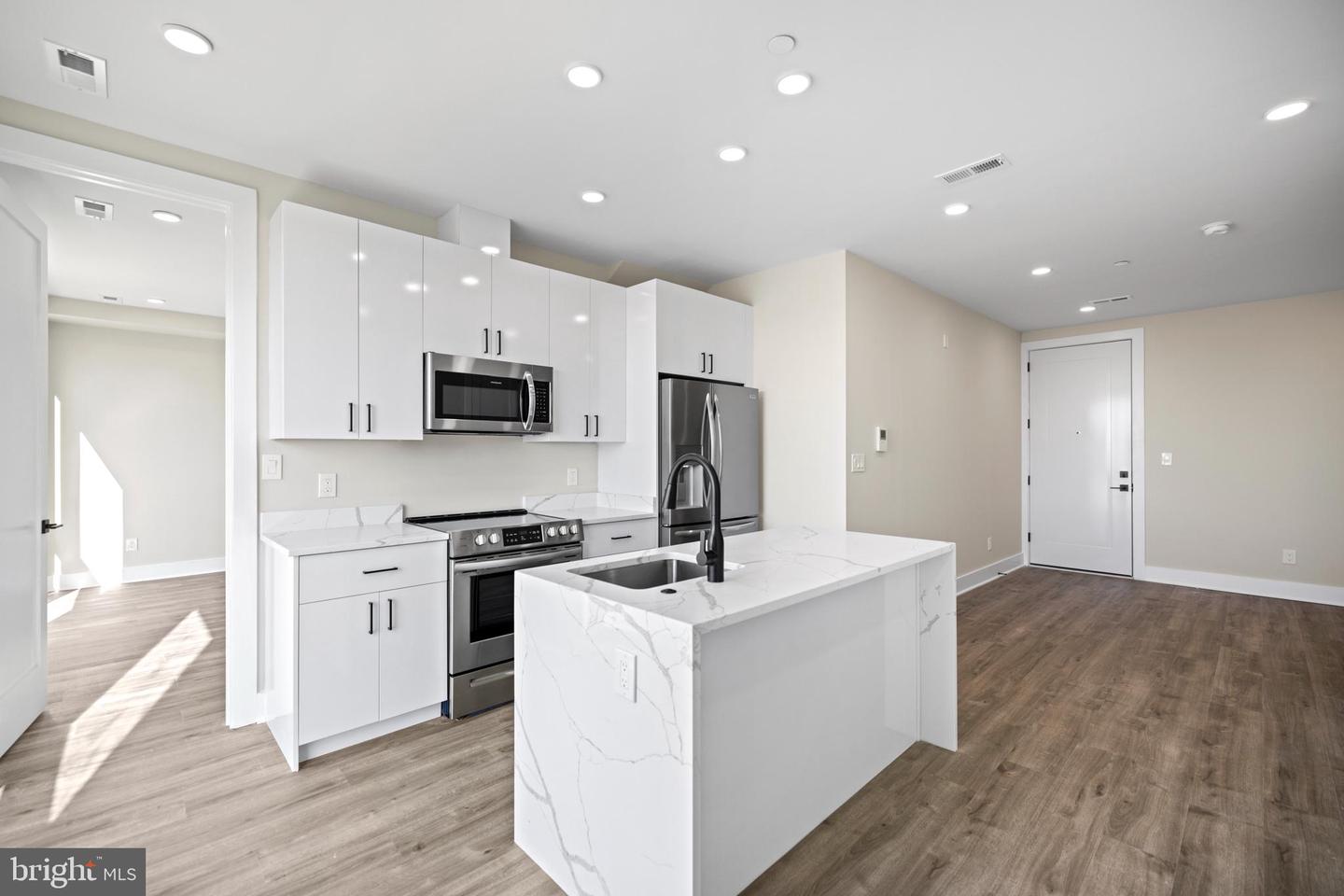824 18TH ST NE #303, WASHINGTON, District Of Columbia 20002, 1 Bedroom Bedrooms, ,1 BathroomBathrooms,Residential,For sale,824 18TH ST NE #303,DCDC2209440 MLS # DCDC2209440