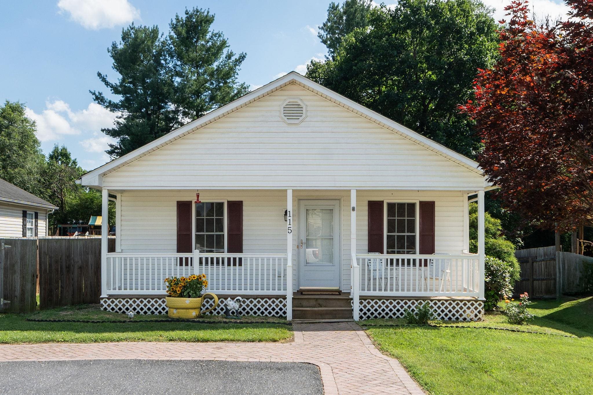 115 HODGE ST, STUARTS DRAFT, Virginia 24477, 3 Bedrooms Bedrooms, ,2 BathroomsBathrooms,Residential,115 HODGE ST,666516 MLS # 666516