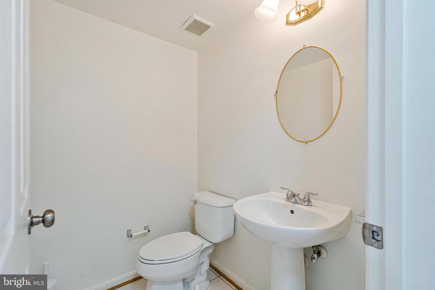 1019 LEXUS WAY, HERNDON, Virginia 20170, 4 Bedrooms Bedrooms, ,3 BathroomsBathrooms,Residential,For sale,1019 LEXUS WAY,VAFX2245568 MLS # VAFX2245568