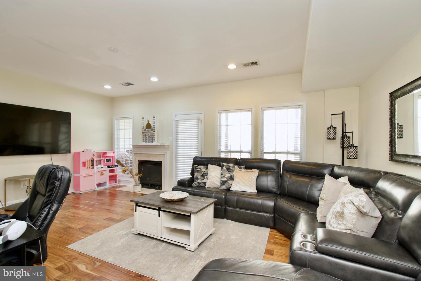 22047 AVONWORTH SQ, BROADLANDS, Virginia 20148, 3 Bedrooms Bedrooms, ,3 BathroomsBathrooms,Residential,For sale,22047 AVONWORTH SQ,VALO2098788 MLS # VALO2098788