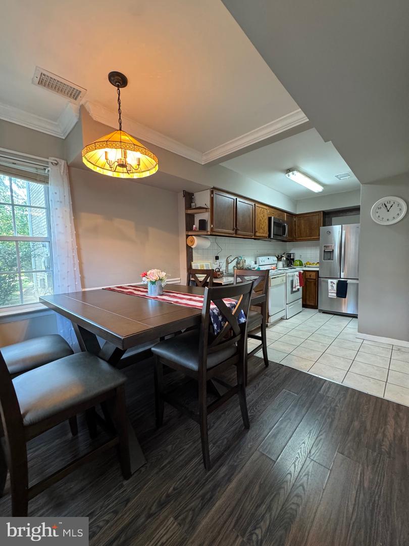 9579 HAGEL CIR #16/E, LORTON, Virginia 22079, 2 Bedrooms Bedrooms, ,1 BathroomBathrooms,Residential,For sale,9579 HAGEL CIR #16/E,VAFX2249982 MLS # VAFX2249982
