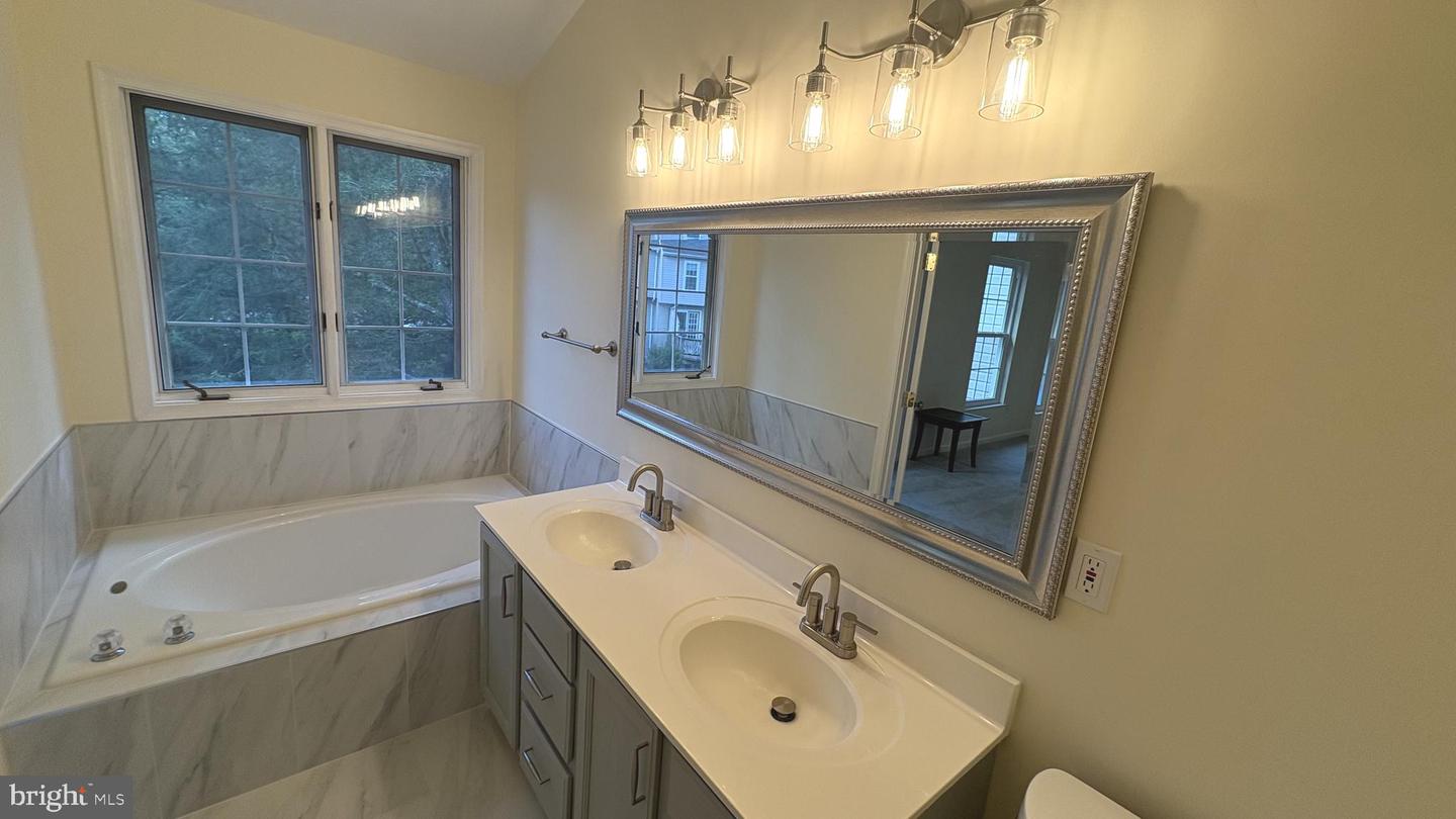 20353 BRIARCLIFF TER, STERLING, Virginia 20165, 3 Bedrooms Bedrooms, ,2 BathroomsBathrooms,Residential,For sale,20353 BRIARCLIFF TER,VALO2100362 MLS # VALO2100362