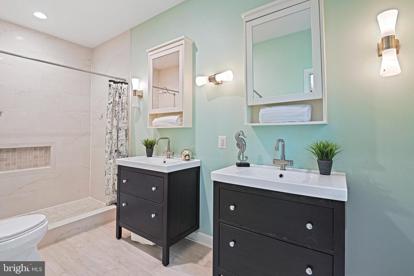 1819 HORSEBACK TRL, VIENNA, Virginia 22182, 5 Bedrooms Bedrooms, ,3 BathroomsBathrooms,Residential,For sale,1819 HORSEBACK TRL,VAFX2250402 MLS # VAFX2250402