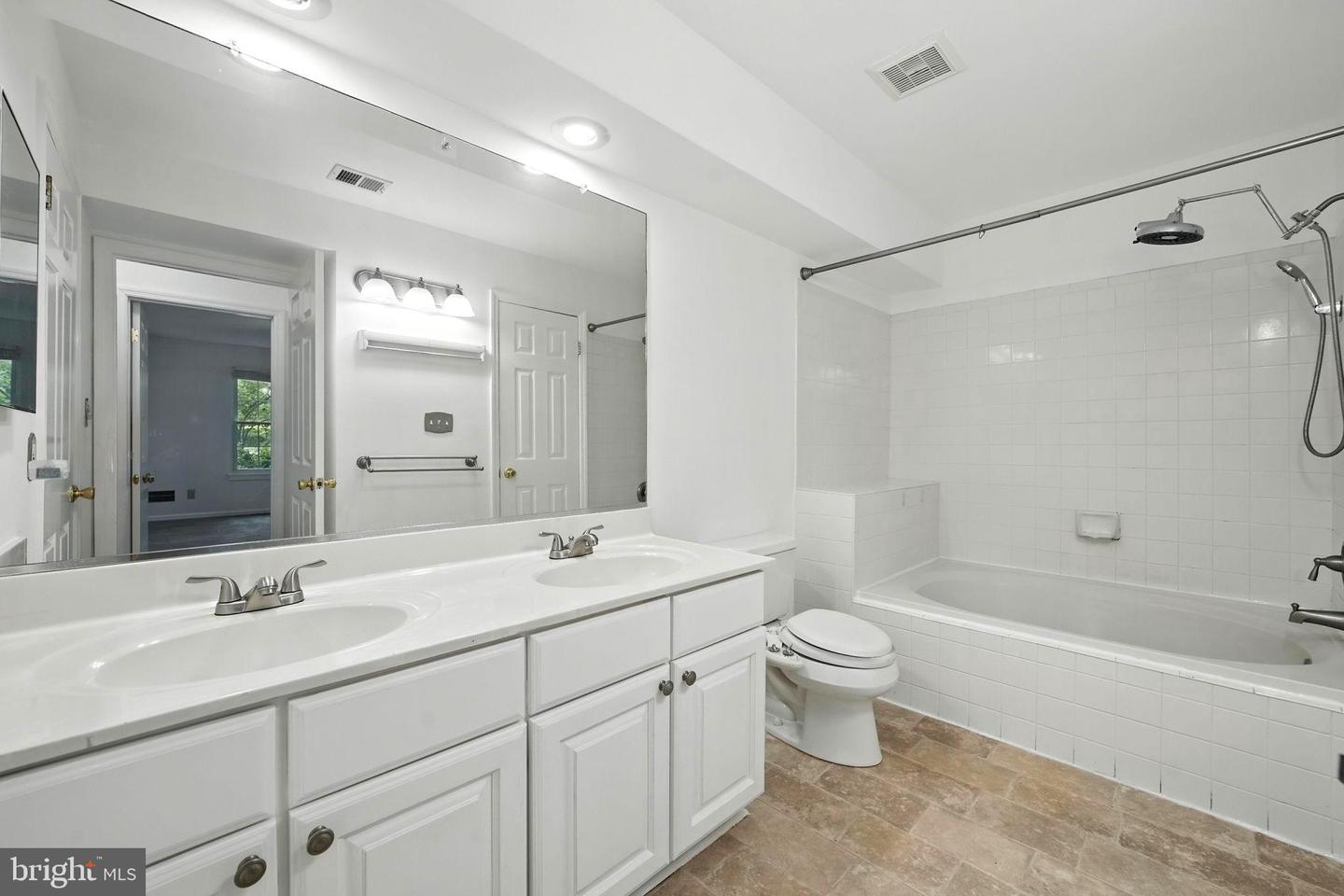 7501 ASHBY LN #1-D, ALEXANDRIA, Virginia 22315, 1 Bedroom Bedrooms, ,1 BathroomBathrooms,Residential,For sale,7501 ASHBY LN #1-D,VAFX2250502 MLS # VAFX2250502