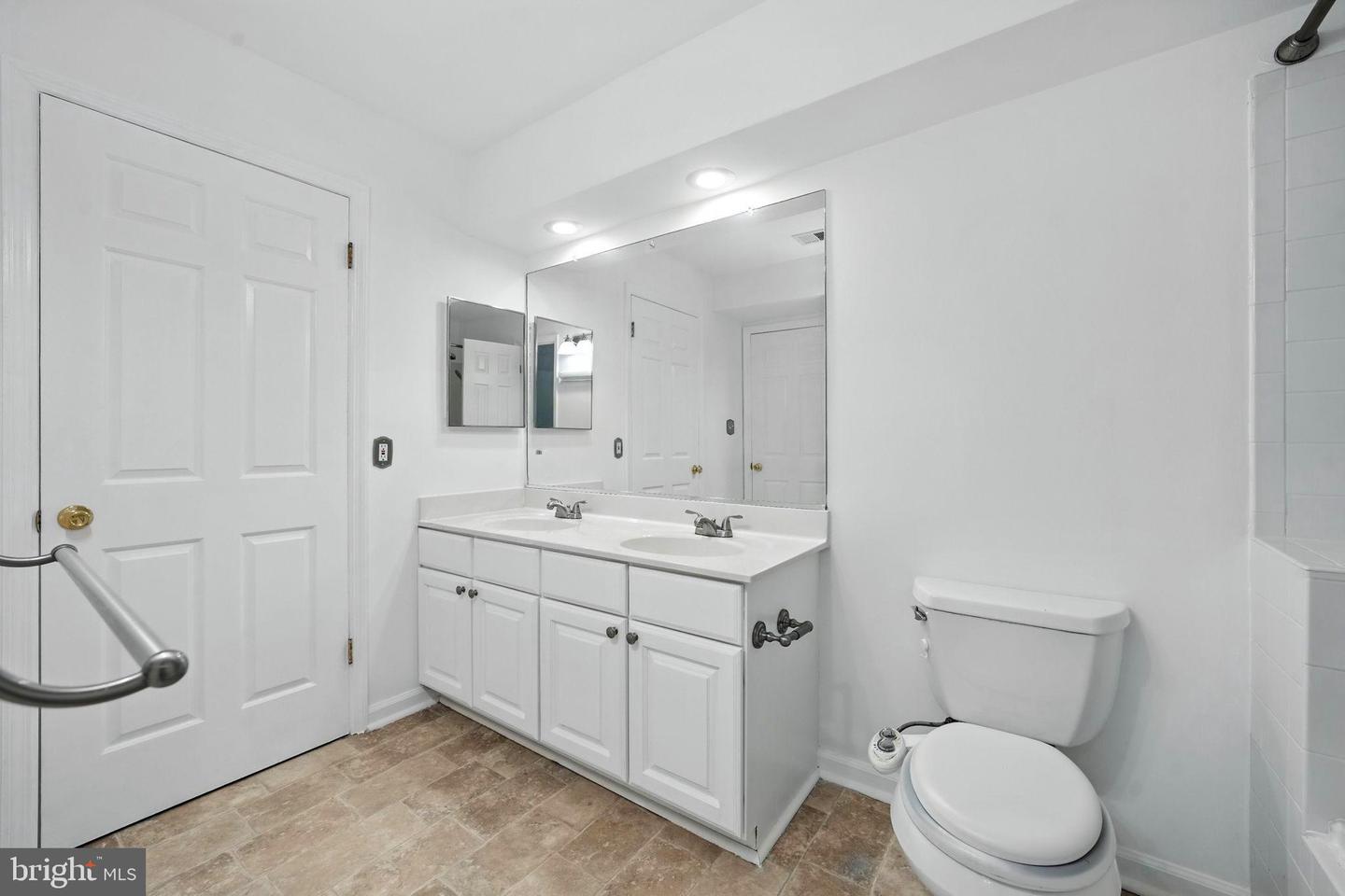 7501 ASHBY LN #1-D, ALEXANDRIA, Virginia 22315, 1 Bedroom Bedrooms, ,1 BathroomBathrooms,Residential,For sale,7501 ASHBY LN #1-D,VAFX2250502 MLS # VAFX2250502