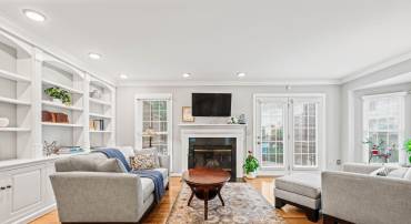913 ROLFE PL, ALEXANDRIA, Virginia 22314, 3 Bedrooms Bedrooms, 7 Rooms Rooms,2 BathroomsBathrooms,Residential,For sale,913 ROLFE PL,VAAX2047094 MLS # VAAX2047094