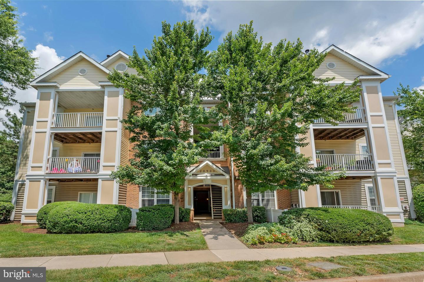 20933 CEDARPOST SQ #303, ASHBURN, Virginia 20147, 2 Bedrooms Bedrooms, ,2 BathroomsBathrooms,Residential,For sale,20933 CEDARPOST SQ #303,VALO2101006 MLS # VALO2101006