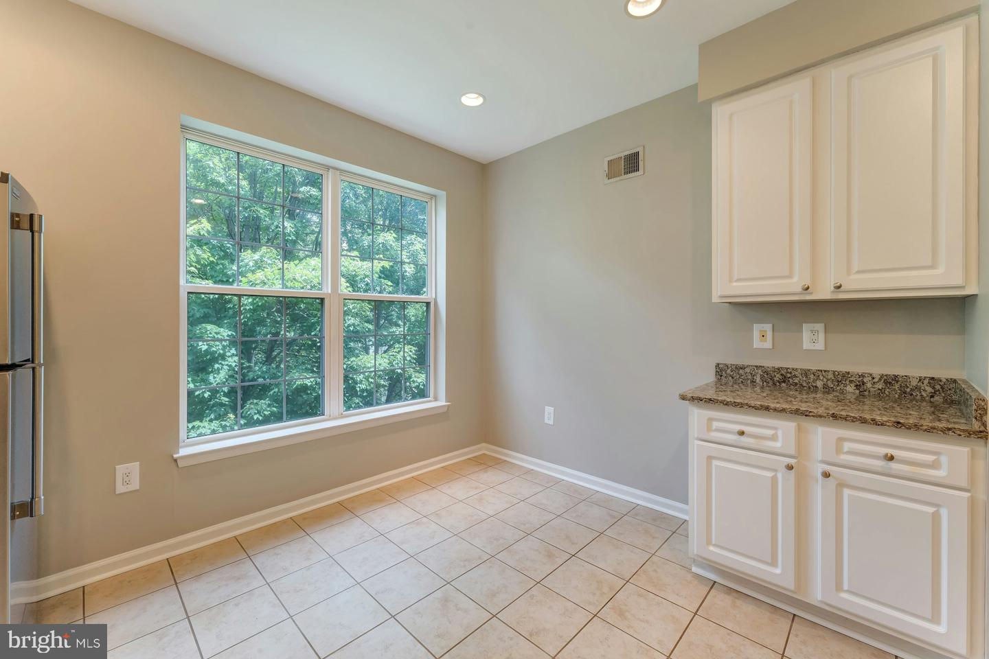 20933 CEDARPOST SQ #303, ASHBURN, Virginia 20147, 2 Bedrooms Bedrooms, ,2 BathroomsBathrooms,Residential,For sale,20933 CEDARPOST SQ #303,VALO2101006 MLS # VALO2101006